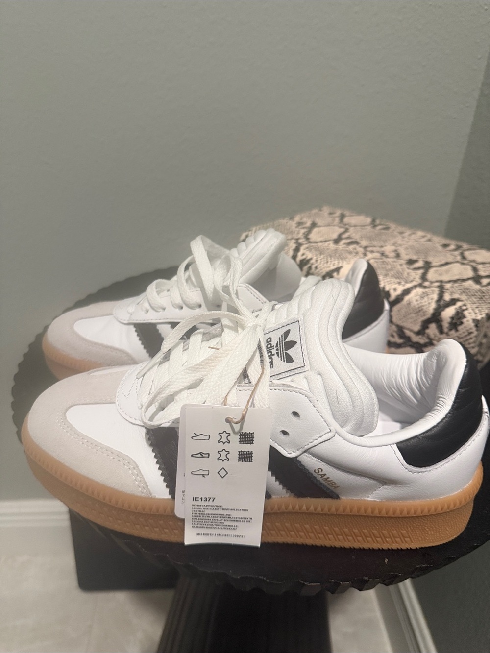 adidas Kids/ Adults White Black Gum-Trim Low Top Sneakers.